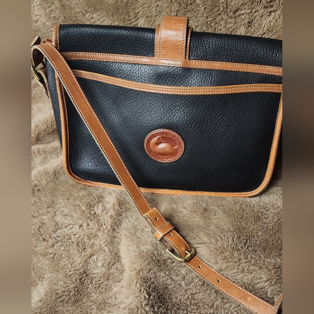 Vintage Dooney &Bourke Equestrian crossbody bag.